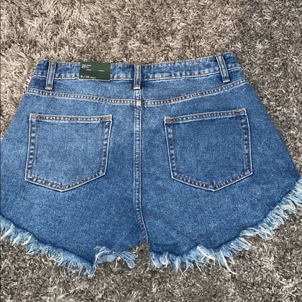 Shorts - Picture 3 of 4